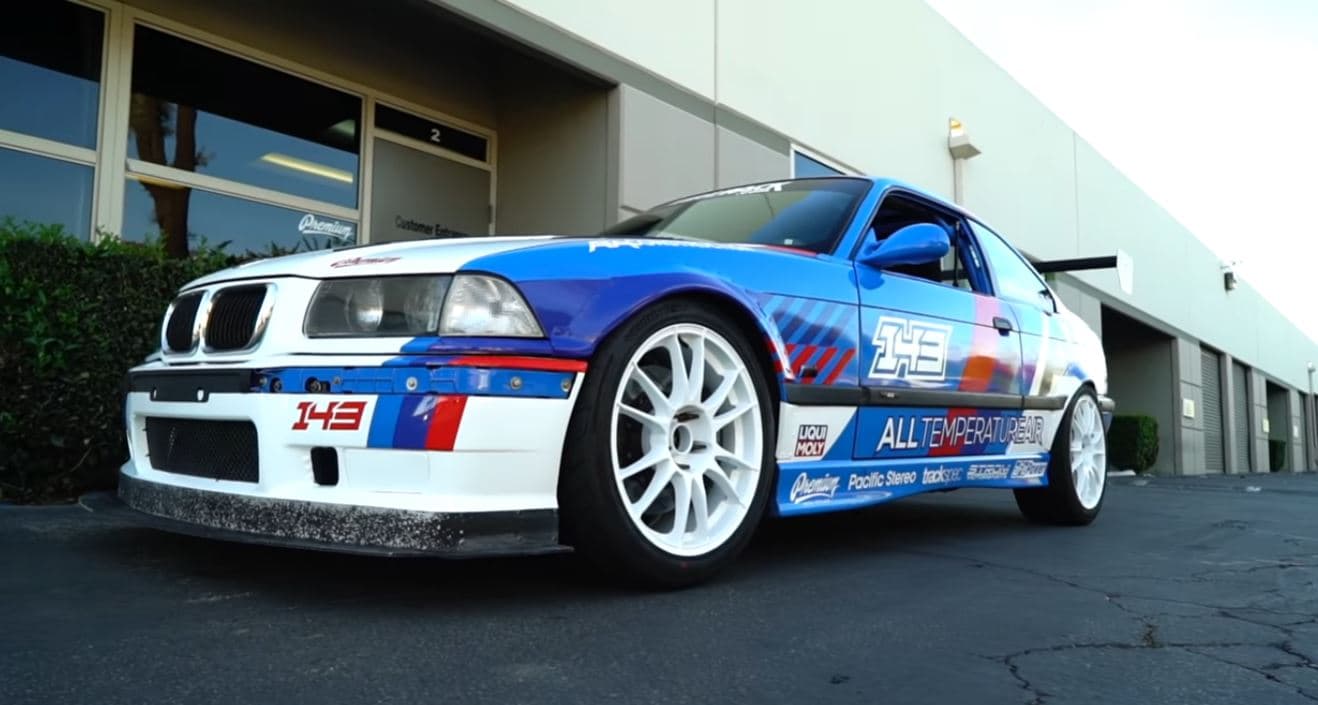 Coche de rally con vinilado integral RT Bunker